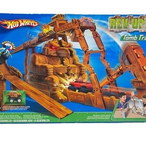 2005 Hot Wheels Rev-Ups TOMB TRAP /New
UNOPENED